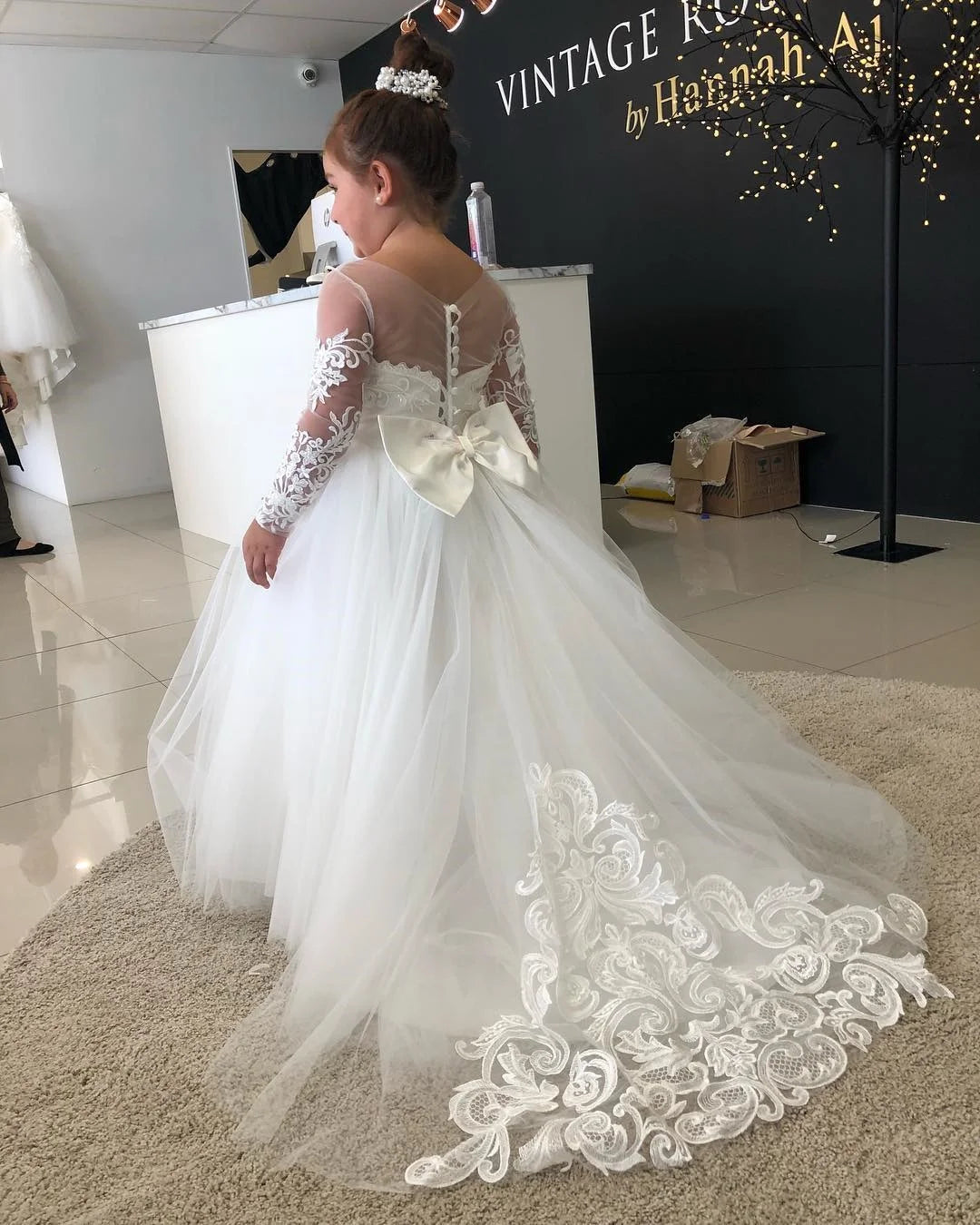 Beautiful Long Sleeve Flower Girl Dresses For Wedding Guest Kids Bridesmaid With Bow White Ivory Lace Tulle First Communion